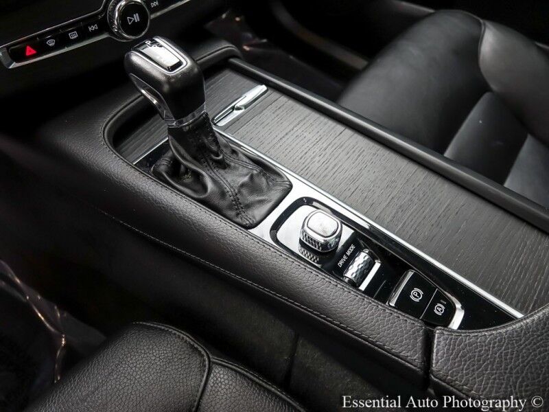 2020 Volvo XC90 Momentum Willowbrook IL