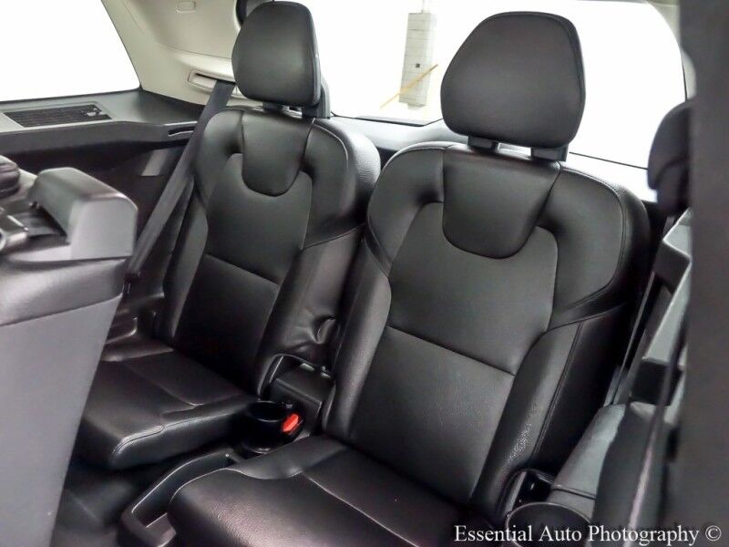 2020 Volvo XC90 Momentum Willowbrook IL