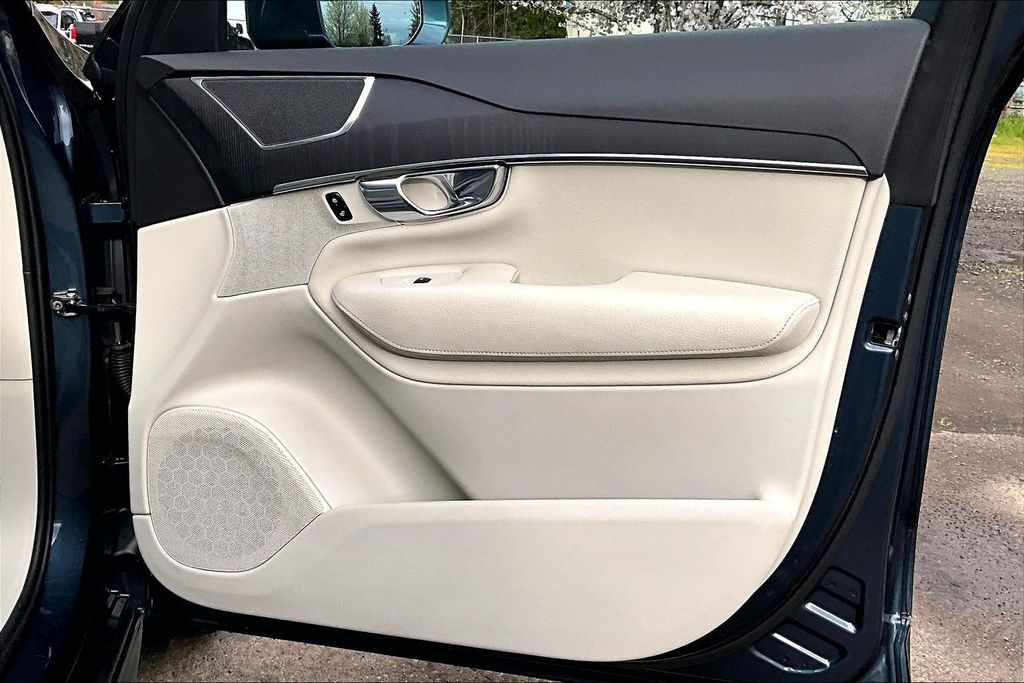 2020 Volvo XC90 T5 Momentum OR