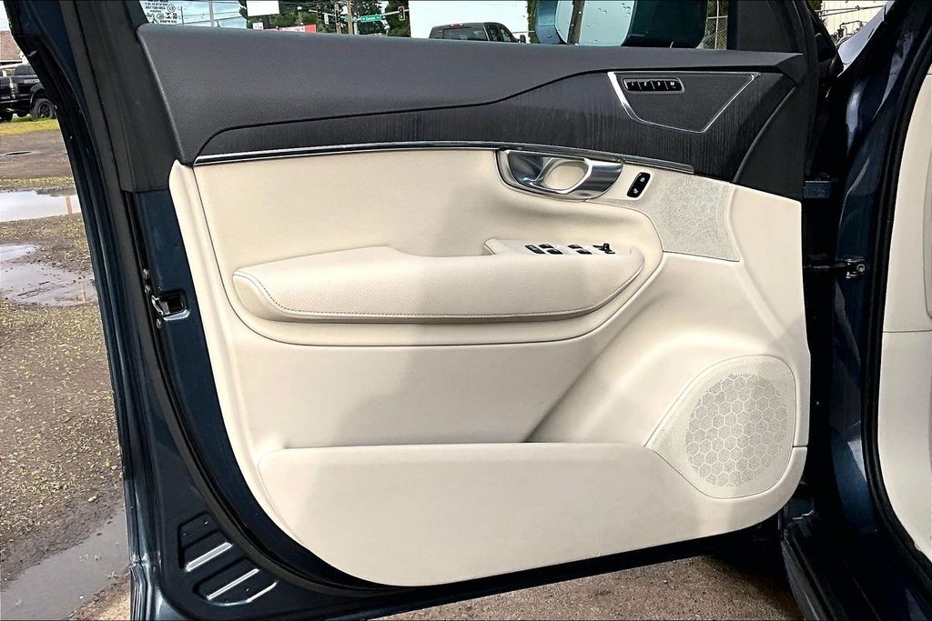 2020 Volvo XC90 T5 Momentum OR