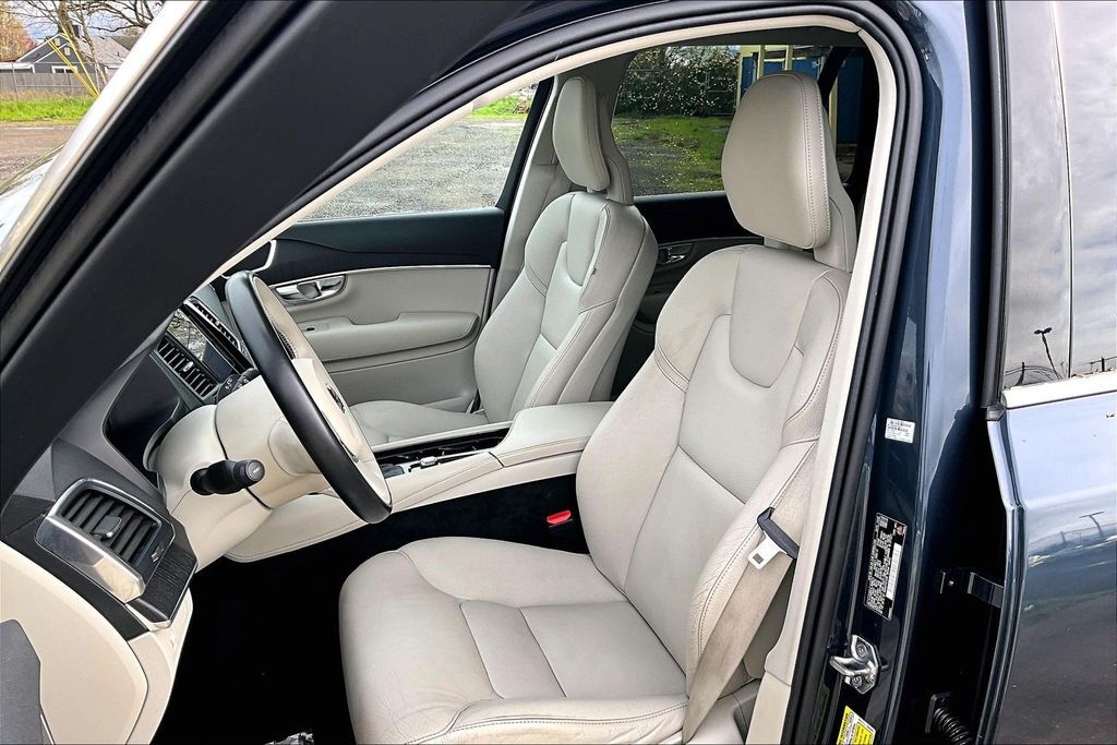 2020 Volvo XC90 T5 Momentum OR