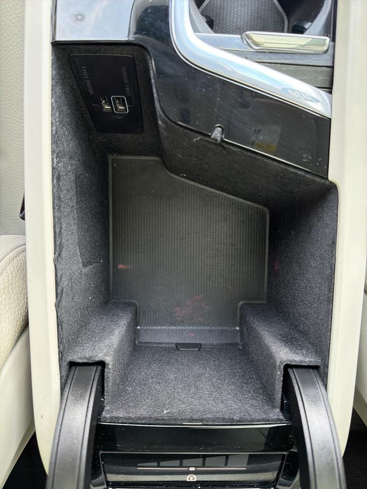 2020 Volvo XC90 T5 Momentum Bend OR