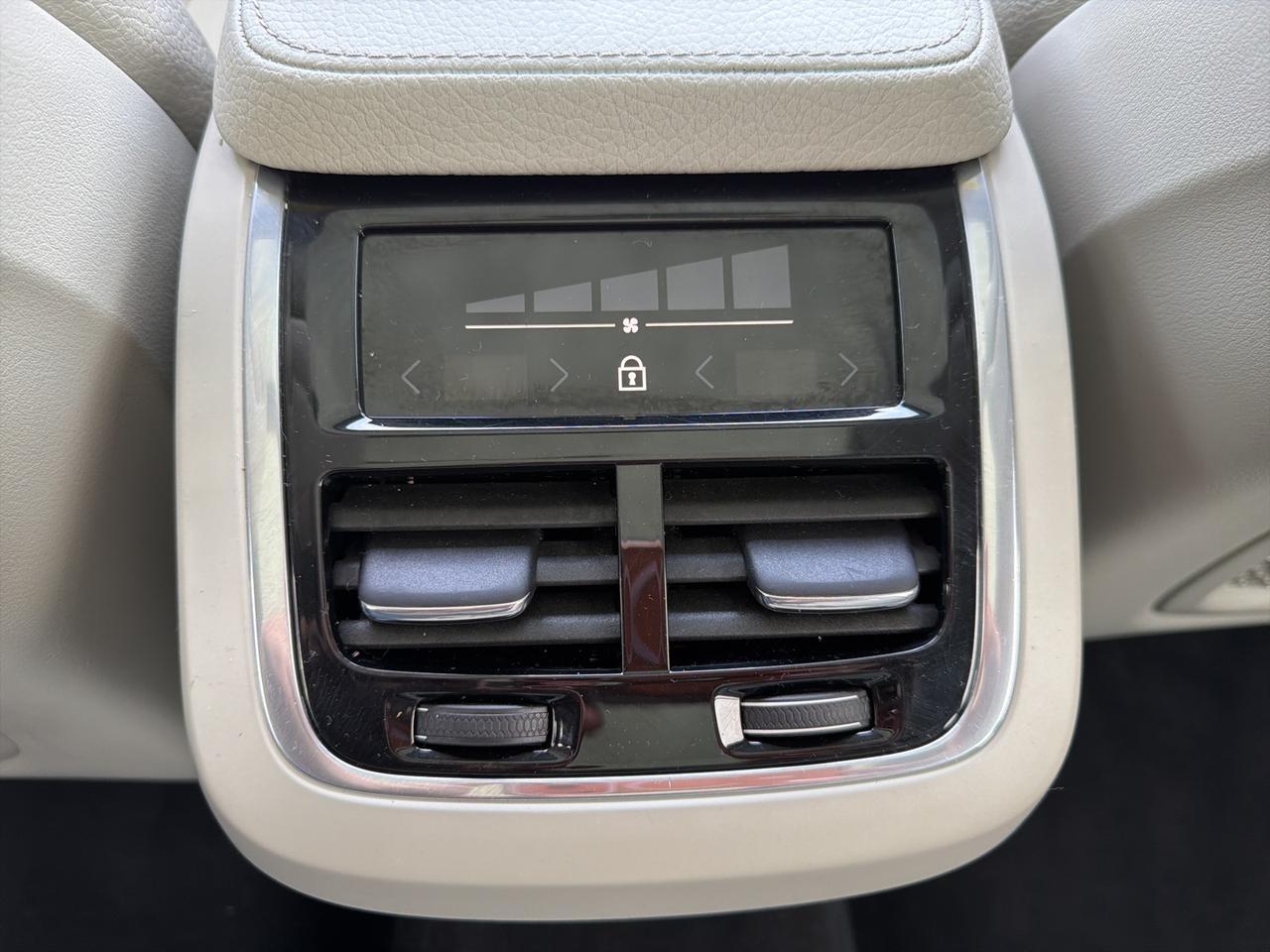 2020 Volvo XC90 T5 Momentum Bend OR