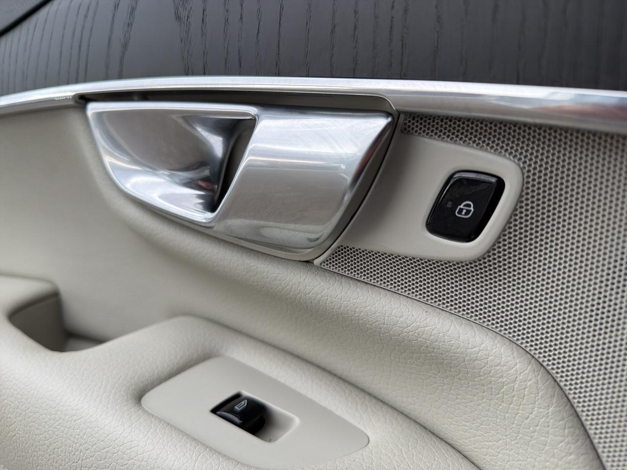 2020 Volvo XC90 T5 Momentum Bend OR