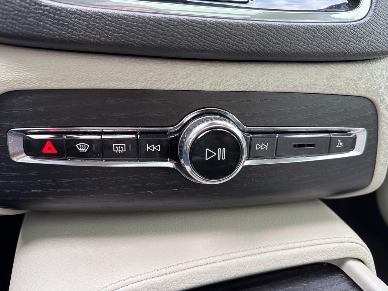 2020 Volvo XC90 T5 Momentum Bend OR