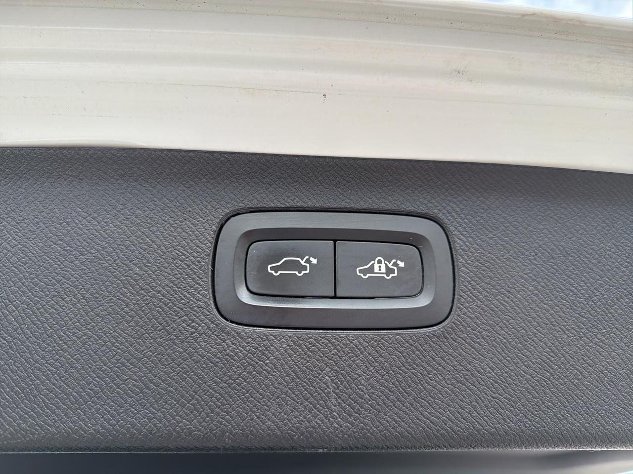 2020 Volvo XC90 T5 Momentum Bend OR