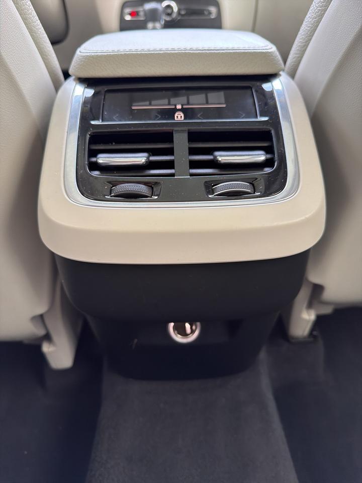 2020 Volvo XC90 T5 Momentum Bend OR