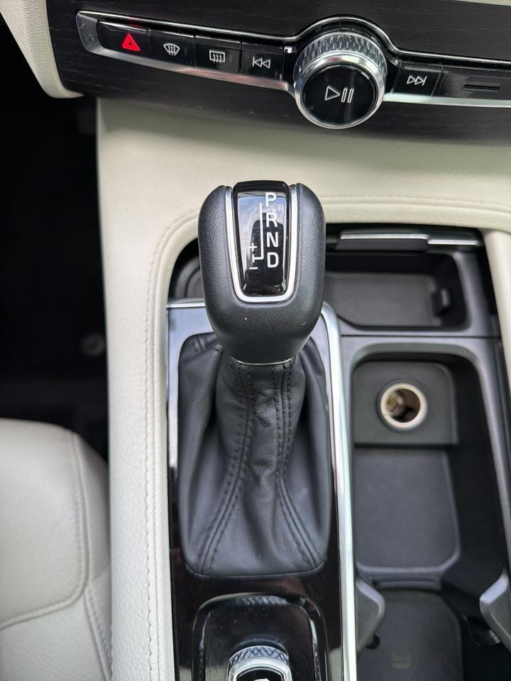 2020 Volvo XC90 T5 Momentum Bend OR
