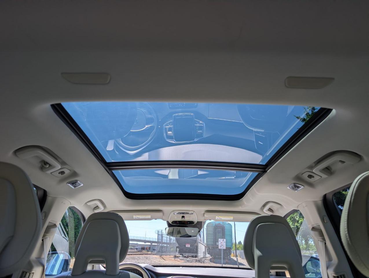 2020 Volvo XC90 T6 AWD Momentum 6-Pass Center Walk | High Performance Audio, Pilot Assist, 360 Cam & 4 Heated Seats Portland OR