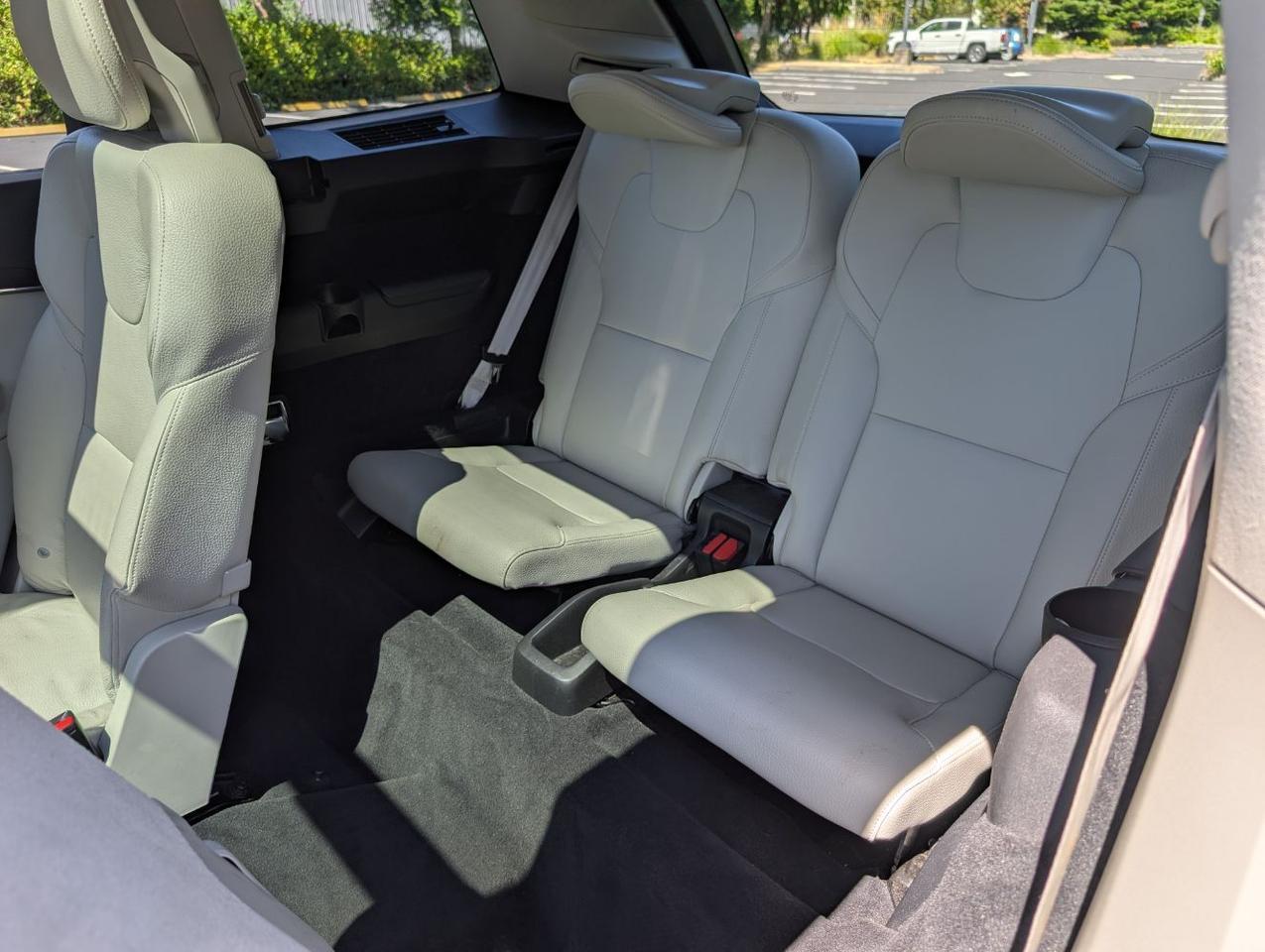 2020 Volvo XC90 T6 AWD Momentum 6-Pass Center Walk | High Performance Audio, Pilot Assist, 360 Cam & 4 Heated Seats Portland OR