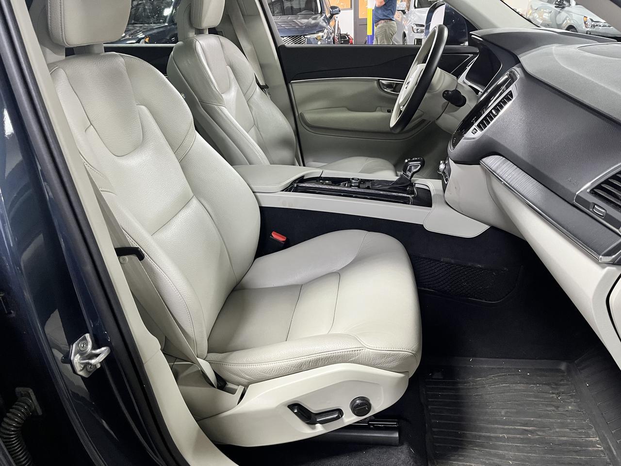 2020 Volvo XC90 T6 AWD Momentum 6-Pass Center Walk | High Performance Audio, Pilot Assist, 360 Cam & 4 Heated Seats Portland OR