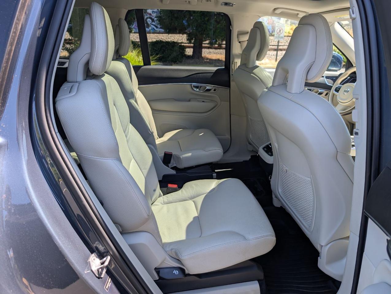 2020 Volvo XC90 T6 AWD Momentum 6-Pass Center Walk | High Performance Audio, Pilot Assist, 360 Cam & 4 Heated Seats Portland OR