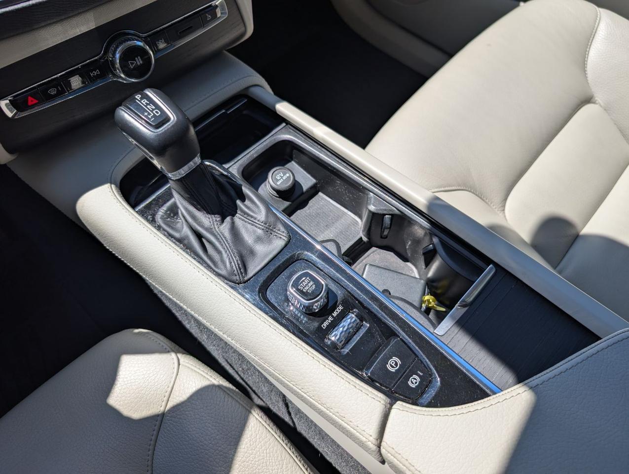 2020 Volvo XC90 T6 AWD Momentum 6-Pass Center Walk | High Performance Audio, Pilot Assist, 360 Cam & 4 Heated Seats Portland OR