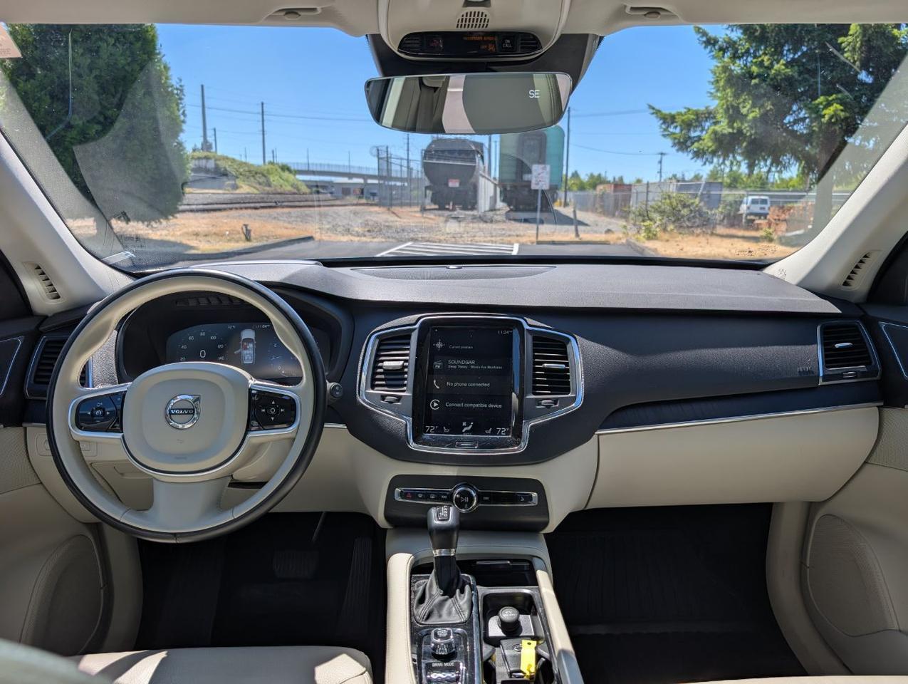 2020 Volvo XC90 T6 AWD Momentum 6-Pass Center Walk | High Performance Audio, Pilot Assist, 360 Cam & 4 Heated Seats Portland OR