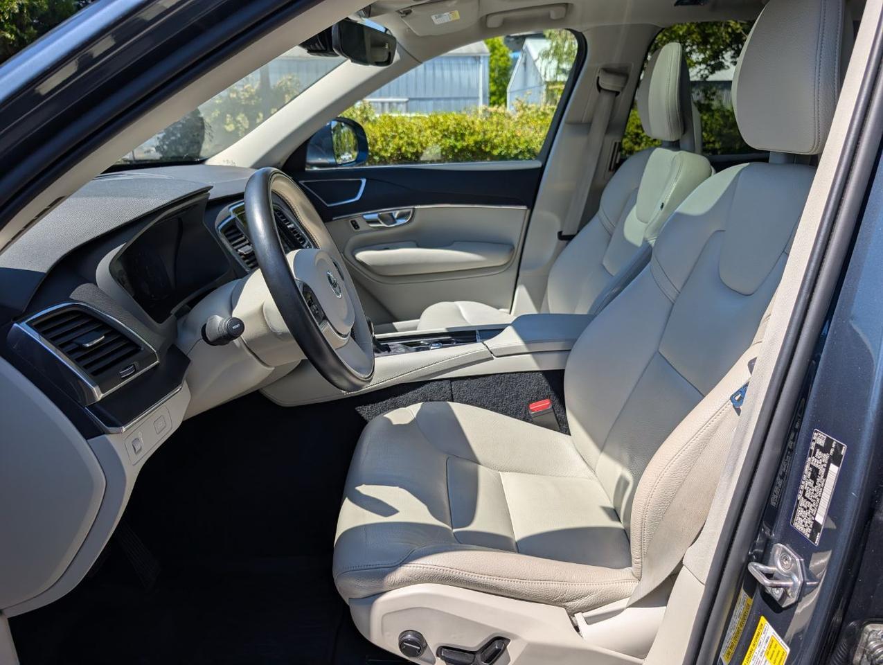 2020 Volvo XC90 T6 AWD Momentum 6-Pass Center Walk | High Performance Audio, Pilot Assist, 360 Cam & 4 Heated Seats Portland OR