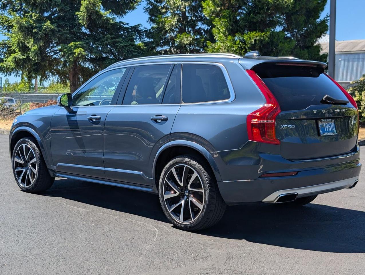 2020 Volvo XC90 T6 AWD Momentum 6-Pass Center Walk | High Performance Audio, Pilot Assist, 360 Cam & 4 Heated Seats Portland OR