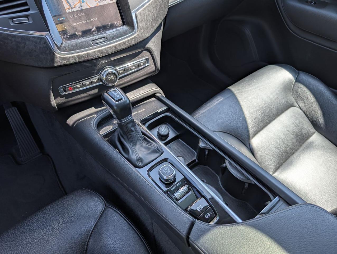 2020 Volvo XC90 T6 AWD Momentum w/High Performance Audio, Pilot Assist, 360 Cam, Head Up Disp, 4 Htd Seats & Wheel Portland OR