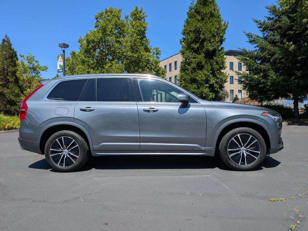 2020 Volvo XC90 T6 AWD Momentum w/High Performance Audio, Pilot Assist, 360 Cam, Head Up Disp, 4 Htd Seats & Wheel Portland OR