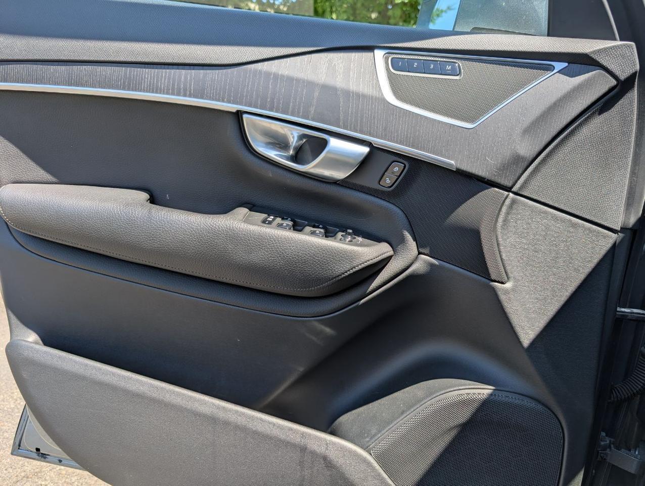 2020 Volvo XC90 T6 AWD Momentum w/High Performance Audio, Pilot Assist, 360 Cam, Head Up Disp, 4 Htd Seats & Wheel Portland OR
