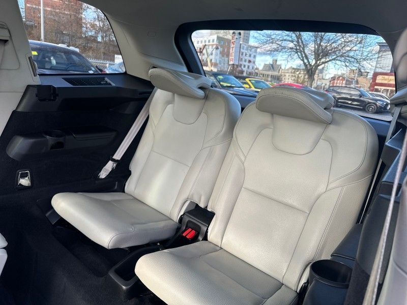2020 Volvo XC90 T6 Momentum Worcester MA