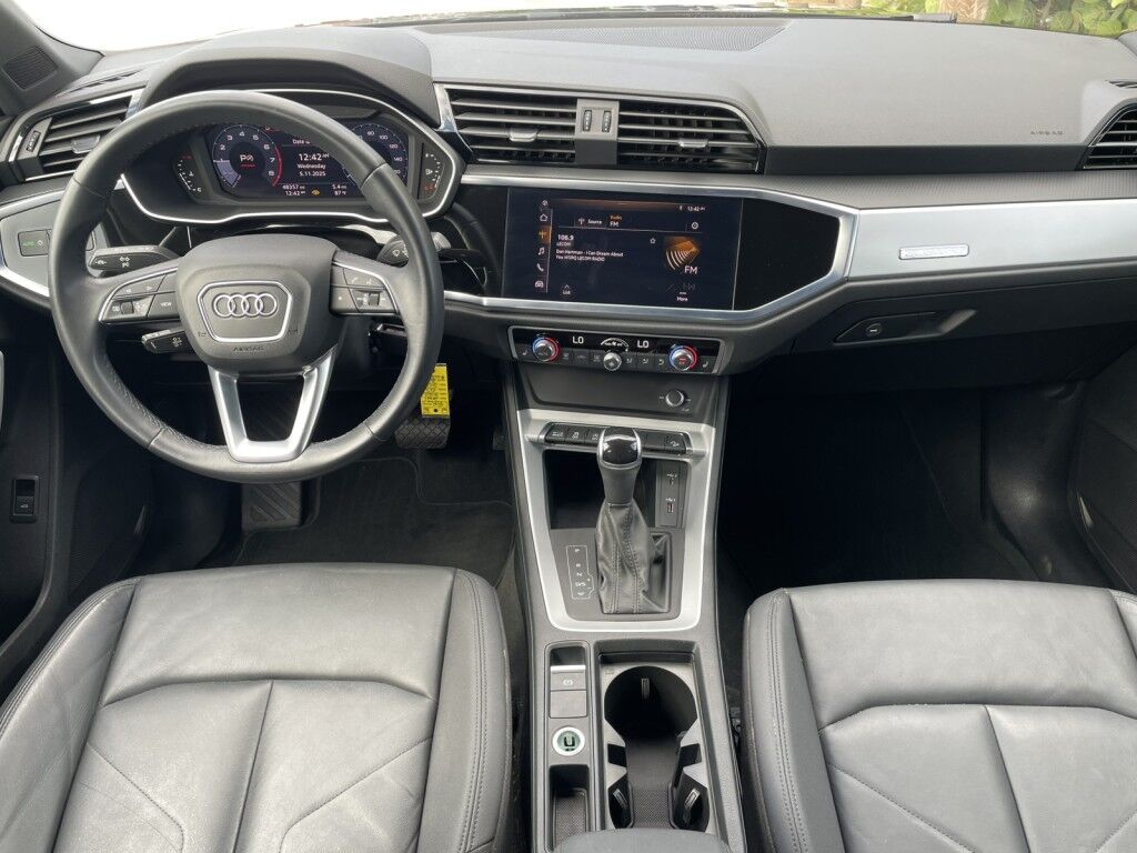 2021 Audi Q3 PREMIUM~CLEAN CARFAX~EXCELLENT CONDITION~ALUMINUM ROOF RAILS~APPROACH LIGHTS~BLIND SPOT WARNING~ELECTRONIC BRAKING SYSTEM~LEATHER SEATS~PANORAMIC MOONROOF / SUNROOF Sarasota FL