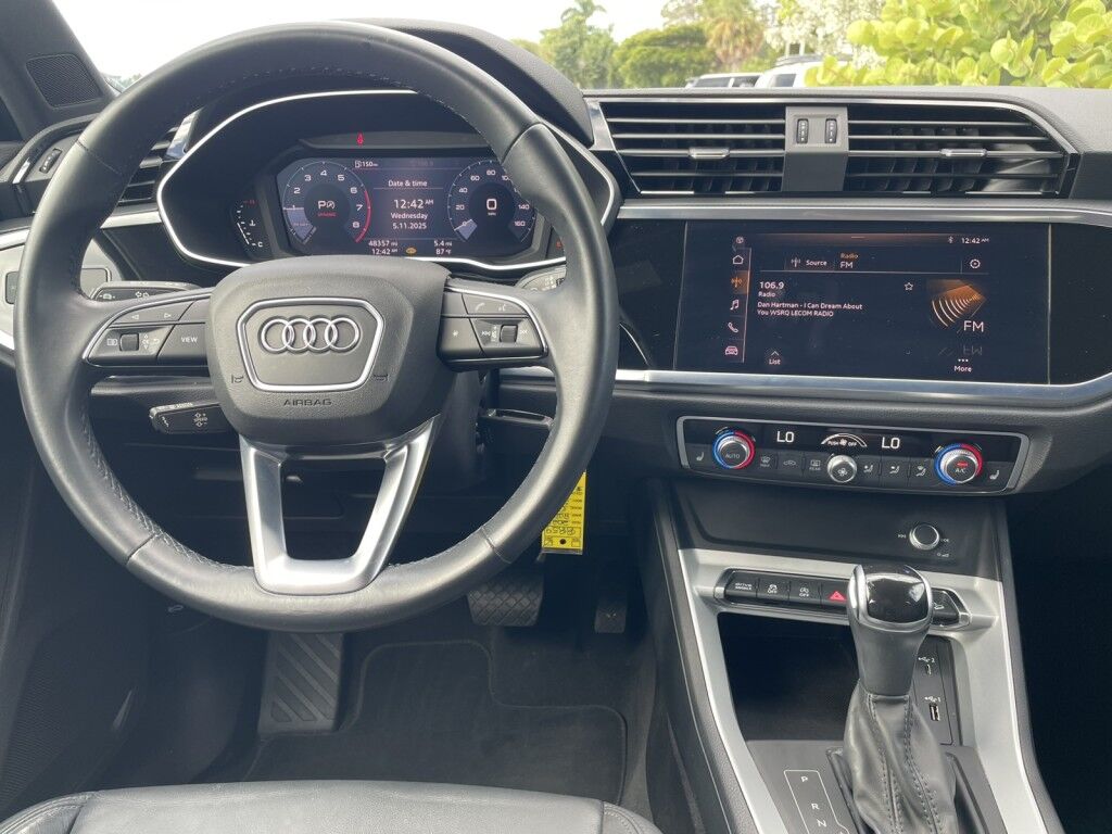 2021 Audi Q3 PREMIUM~CLEAN CARFAX~EXCELLENT CONDITION~ALUMINUM ROOF RAILS~APPROACH LIGHTS~BLIND SPOT WARNING~ELECTRONIC BRAKING SYSTEM~LEATHER SEATS~PANORAMIC MOONROOF / SUNROOF Sarasota FL