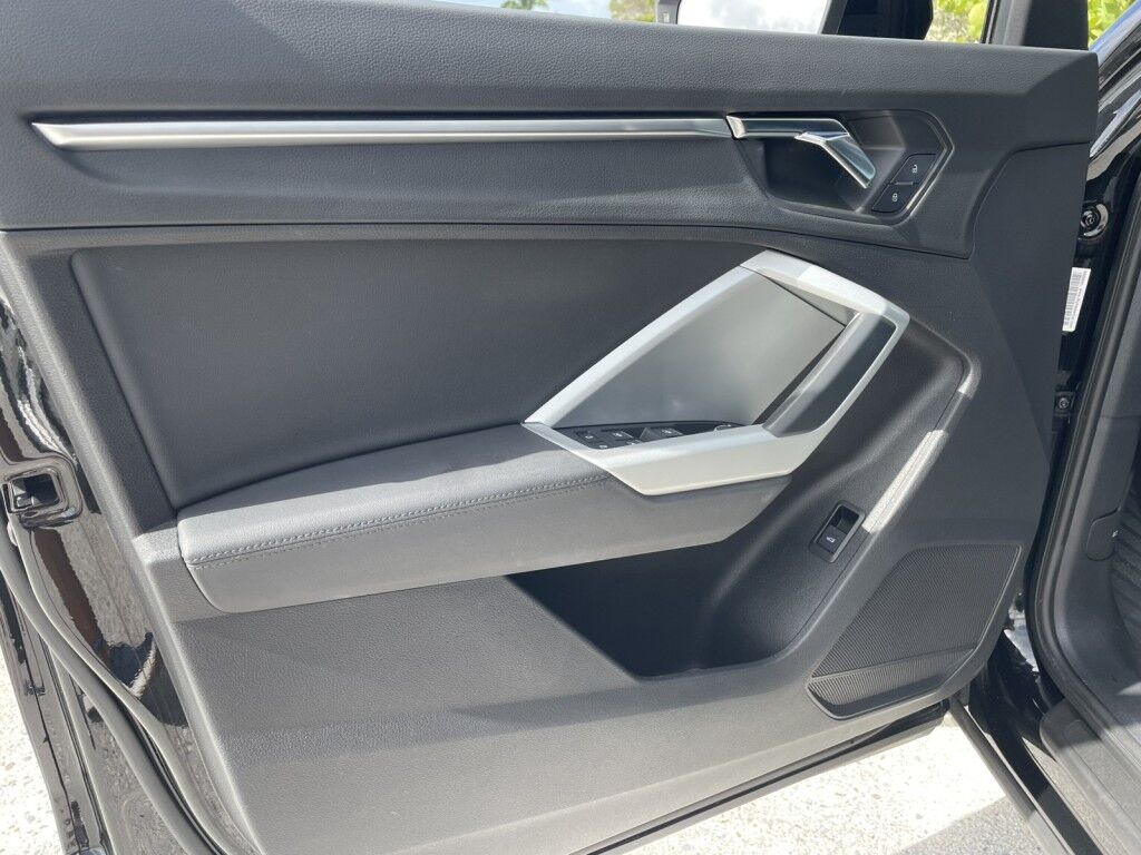 2021 Audi Q3 PREMIUM~CLEAN CARFAX~EXCELLENT CONDITION~ALUMINUM ROOF RAILS~APPROACH LIGHTS~BLIND SPOT WARNING~ELECTRONIC BRAKING SYSTEM~LEATHER SEATS~PANORAMIC MOONROOF / SUNROOF Sarasota FL