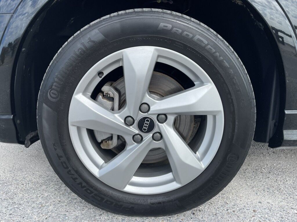 2021 Audi Q3 PREMIUM~CLEAN CARFAX~EXCELLENT CONDITION~ALUMINUM ROOF RAILS~APPROACH LIGHTS~BLIND SPOT WARNING~ELECTRONIC BRAKING SYSTEM~LEATHER SEATS~PANORAMIC MOONROOF / SUNROOF Sarasota FL