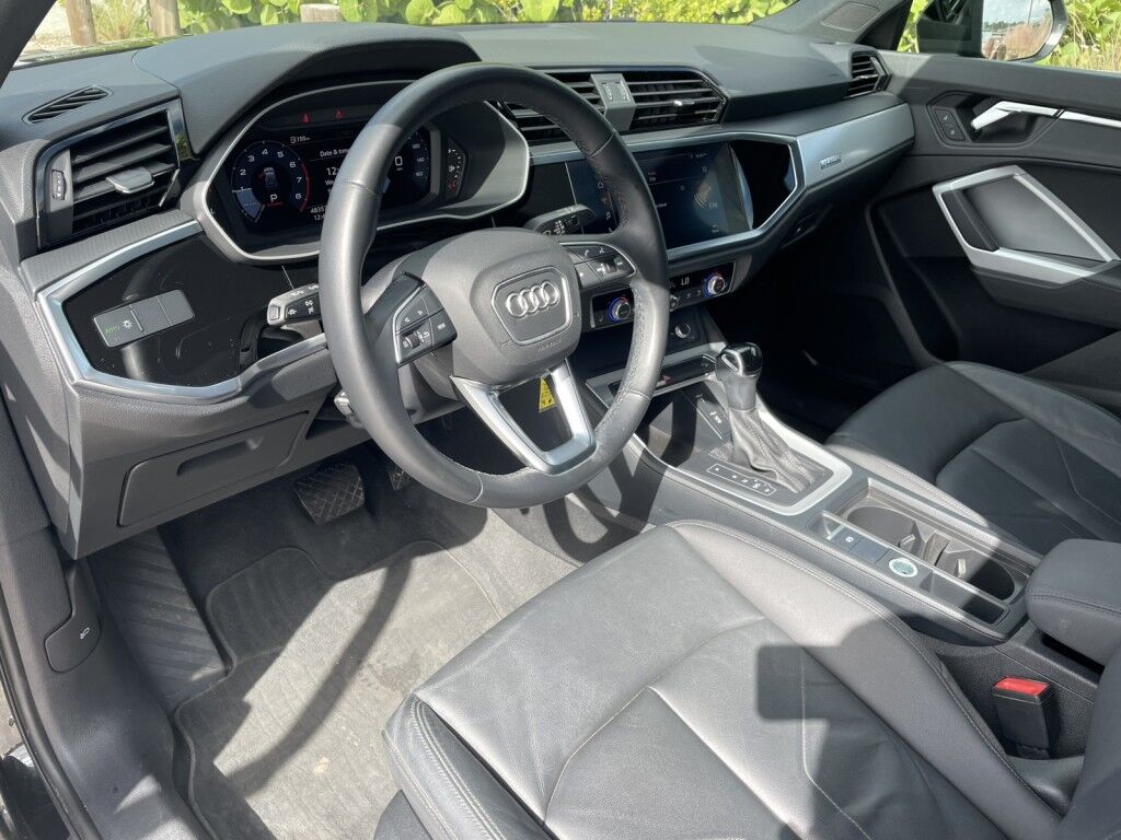 2021 Audi Q3 PREMIUM~CLEAN CARFAX~EXCELLENT CONDITION~ALUMINUM ROOF RAILS~APPROACH LIGHTS~BLIND SPOT WARNING~ELECTRONIC BRAKING SYSTEM~LEATHER SEATS~PANORAMIC MOONROOF / SUNROOF Sarasota FL