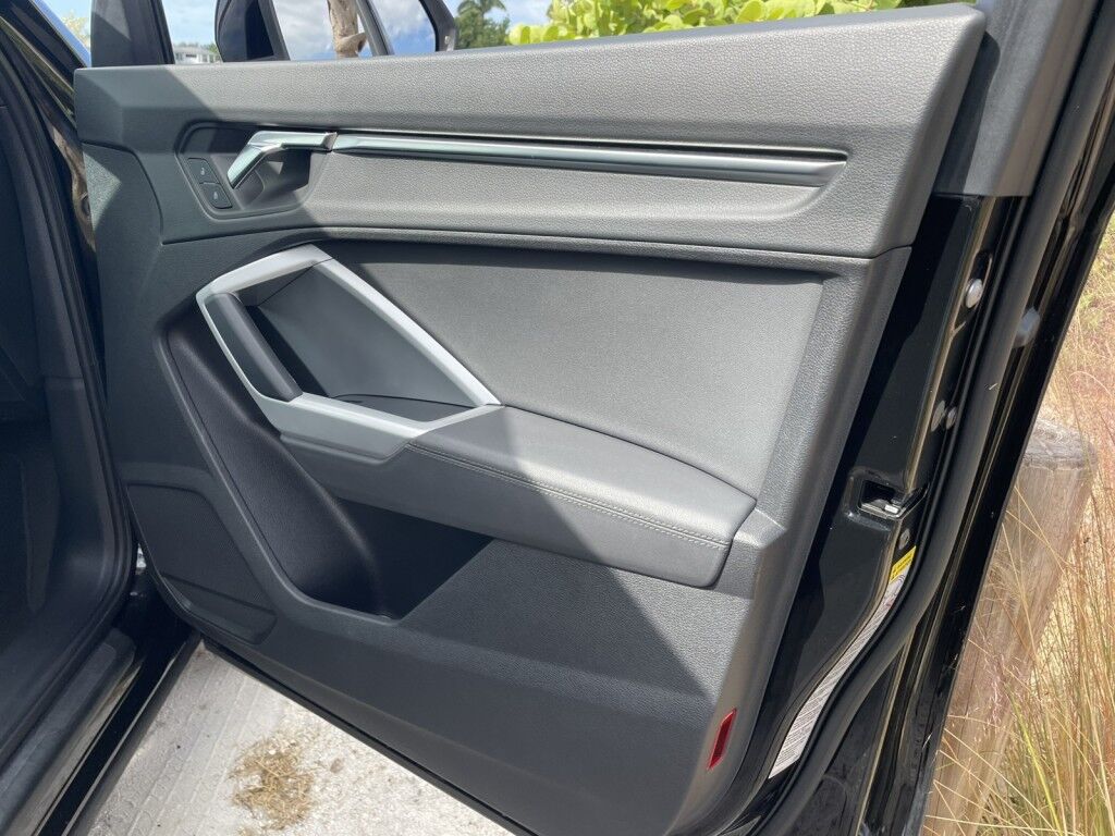 2021 Audi Q3 PREMIUM~CLEAN CARFAX~EXCELLENT CONDITION~ALUMINUM ROOF RAILS~APPROACH LIGHTS~BLIND SPOT WARNING~ELECTRONIC BRAKING SYSTEM~LEATHER SEATS~PANORAMIC MOONROOF / SUNROOF Sarasota FL