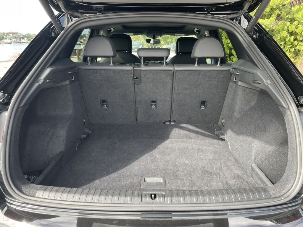 2021 Audi Q3 PREMIUM~CLEAN CARFAX~EXCELLENT CONDITION~ALUMINUM ROOF RAILS~APPROACH LIGHTS~BLIND SPOT WARNING~ELECTRONIC BRAKING SYSTEM~LEATHER SEATS~PANORAMIC MOONROOF / SUNROOF Sarasota FL