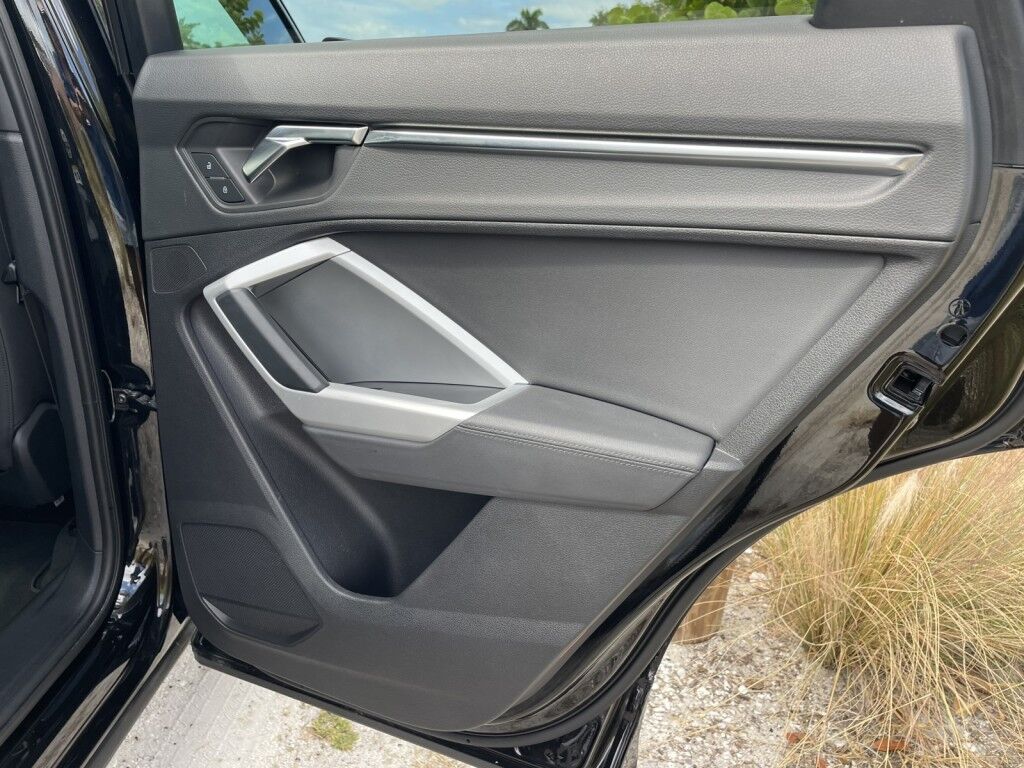 2021 Audi Q3 PREMIUM~CLEAN CARFAX~EXCELLENT CONDITION~ALUMINUM ROOF RAILS~APPROACH LIGHTS~BLIND SPOT WARNING~ELECTRONIC BRAKING SYSTEM~LEATHER SEATS~PANORAMIC MOONROOF / SUNROOF Sarasota FL