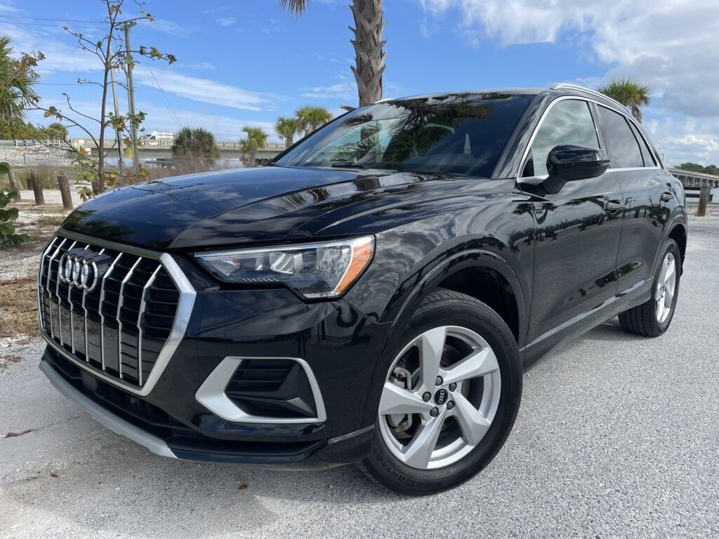 2021 Audi Q3 PREMIUM~CLEAN CARFAX~EXCELLENT CONDITION~ALUMINUM ROOF RAILS~APPROACH LIGHTS~BLIND SPOT WARNING~ELECTRONIC BRAKING SYSTEM~LEATHER SEATS~PANORAMIC MOONROOF / SUNROOF