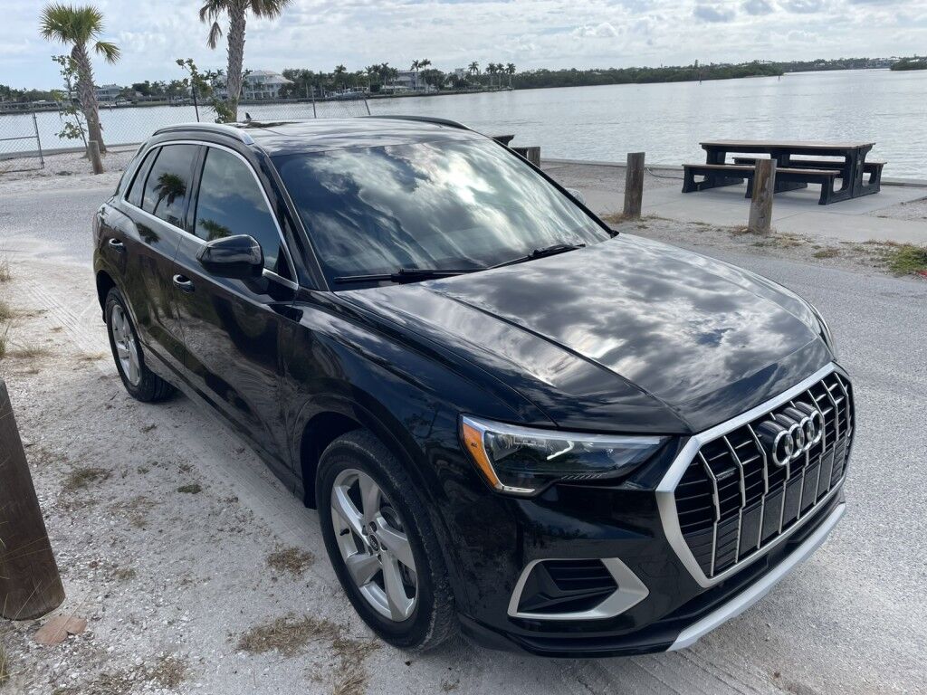 2021 Audi Q3 PREMIUM~CLEAN CARFAX~EXCELLENT CONDITION~ALUMINUM ROOF RAILS~APPROACH LIGHTS~BLIND SPOT WARNING~ELECTRONIC BRAKING SYSTEM~LEATHER SEATS~PANORAMIC MOONROOF / SUNROOF Sarasota FL