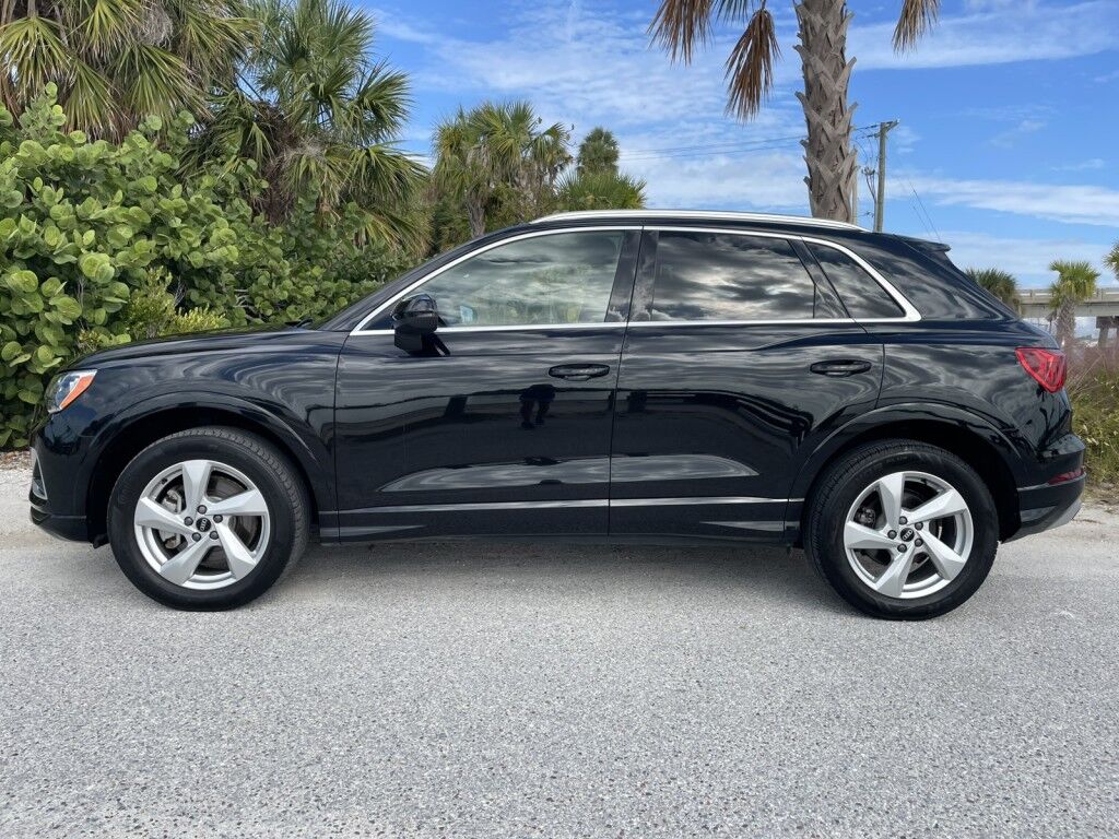 2021 Audi Q3 PREMIUM~CLEAN CARFAX~EXCELLENT CONDITION~ALUMINUM ROOF RAILS~APPROACH LIGHTS~BLIND SPOT WARNING~ELECTRONIC BRAKING SYSTEM~LEATHER SEATS~PANORAMIC MOONROOF / SUNROOF