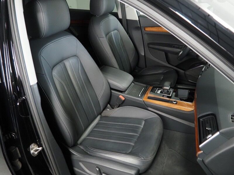 2021 Audi Q5 Premium Plus 45 TFSI Quattro *VIRTUAL COCKPIT, ADAPTIVE CRUISE, SAFETY ALERTS, 360 VIEW CAMERAS, COLOR TOUCHSCREEN, PANORAMA MOONROOF, LEATHER, HEATED SEATS/STEERING, POWER LIFTGATE, ADVANCED KEY, WIRELESS CHARGING, APPLE CARPLAY
