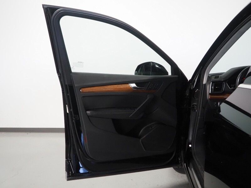 2021 Audi Q5 Premium Plus 45 TFSI Quattro *VIRTUAL COCKPIT, ADAPTIVE CRUISE, SAFETY ALERTS, 360 VIEW CAMERAS, COLOR TOUCHSCREEN, PANORAMA MOONROOF, LEATHER, HEATED SEATS/STEERING, POWER LIFTGATE, ADVANCED KEY, WIRELESS CHARGING, APPLE CARPLAY Round Rock TX