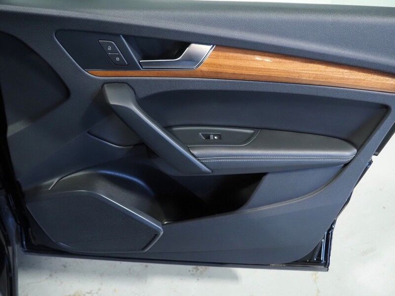 2021 Audi Q5 Premium Plus 45 TFSI Quattro *VIRTUAL COCKPIT, ADAPTIVE CRUISE, SAFETY ALERTS, 360 VIEW CAMERAS, COLOR TOUCHSCREEN, PANORAMA MOONROOF, LEATHER, HEATED SEATS/STEERING, POWER LIFTGATE, ADVANCED KEY, WIRELESS CHARGING, APPLE CARPLAY Round Rock TX