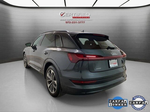 2021 Audi e-tron Premium photo 4