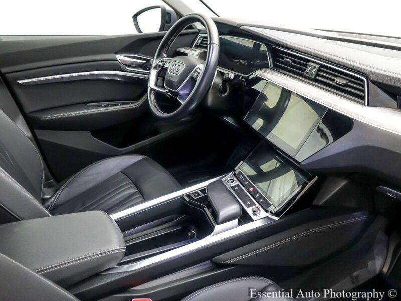 2021 Audi e-tron Premium PRICE INCLUDES $4000 IRS TAX CREDIT!! YOU MUST QUALIFY! Willowbrook IL