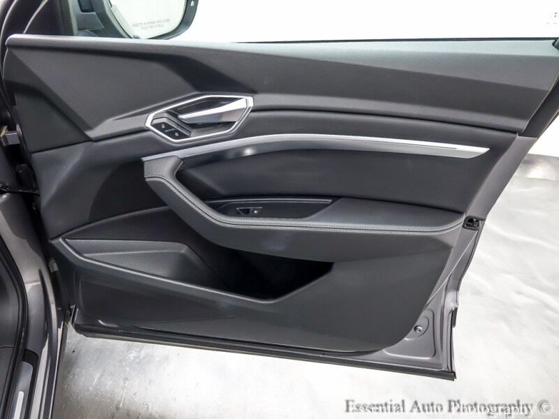 2021 Audi e-tron Premium PRICE INCLUDES $4000 IRS TAX CREDIT!! YOU MUST QUALIFY! Willowbrook IL