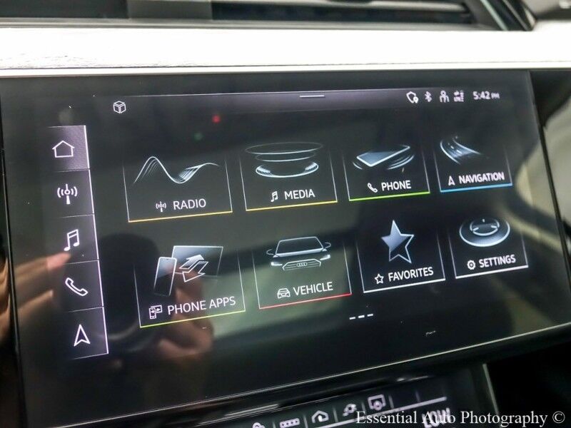2021 Audi e-tron Premium PRICE INCLUDES $4000 IRS TAX CREDIT!! YOU MUST QUALIFY! Willowbrook IL
