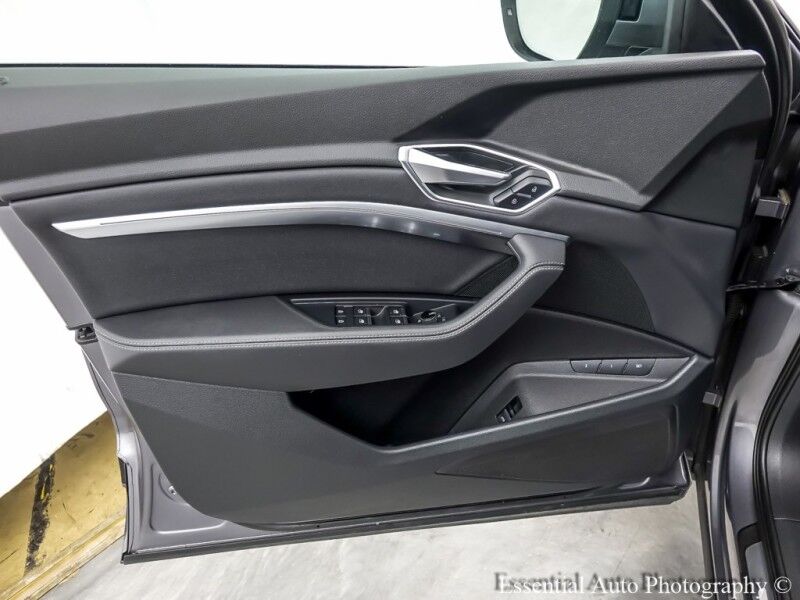 2021 Audi e-tron Premium PRICE INCLUDES $4000 IRS TAX CREDIT!! YOU MUST QUALIFY! Willowbrook IL