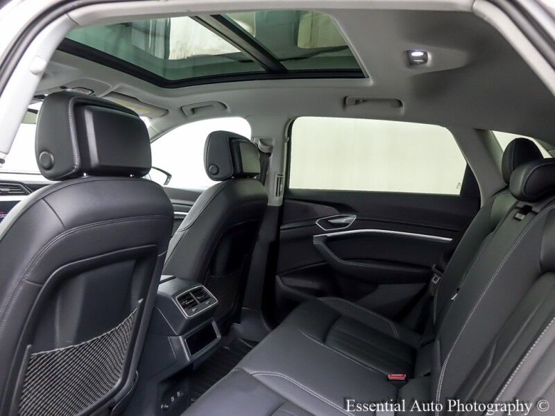 2021 Audi e-tron Premium PRICE INCLUDES $4000 IRS TAX CREDIT!! YOU MUST QUALIFY! Willowbrook IL