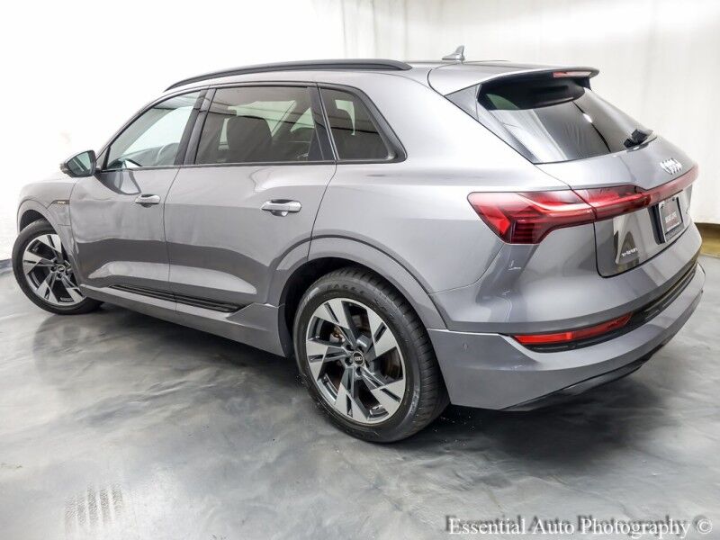 2021 Audi e-tron Premium PRICE INCLUDES $4000 IRS TAX CREDIT!! YOU MUST QUALIFY! Willowbrook IL