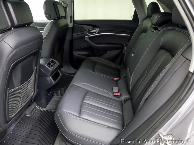 2021 Audi e-tron Premium PRICE INCLUDES $4000 IRS TAX CREDIT!! YOU MUST QUALIFY! Willowbrook IL
