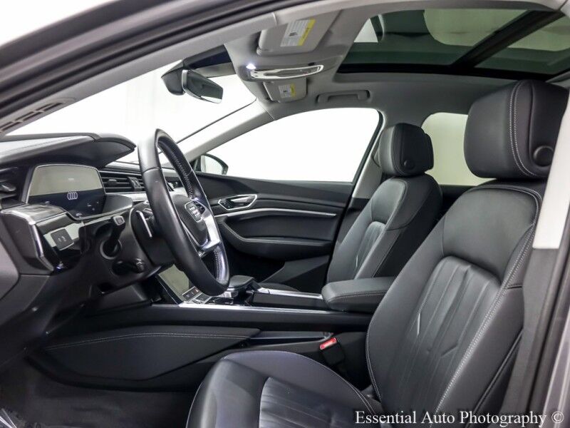 2021 Audi e-tron Premium PRICE INCLUDES $4000 IRS TAX CREDIT!! YOU MUST QUALIFY! Willowbrook IL