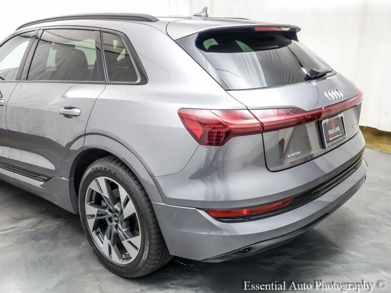 2021 Audi e-tron Premium PRICE INCLUDES $4000 IRS TAX CREDIT!! YOU MUST QUALIFY! Willowbrook IL