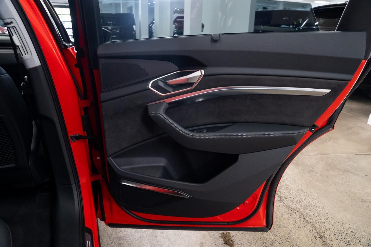 2021 Audi e-tron Prestige 1 Owner Black Optic Package Ambient Interior Light Portland OR