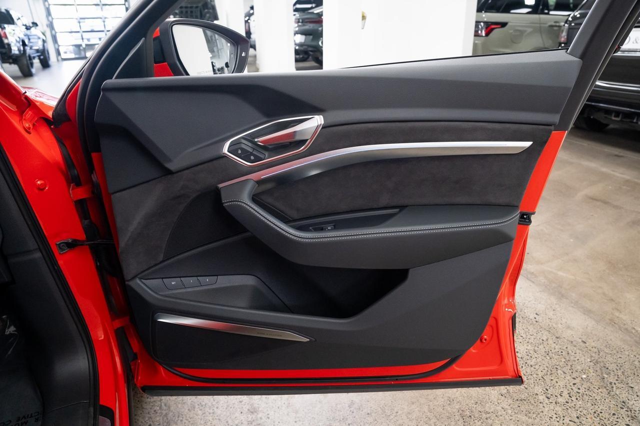 2021 Audi e-tron Prestige 1 Owner Black Optic Package Ambient Interior Light Portland OR
